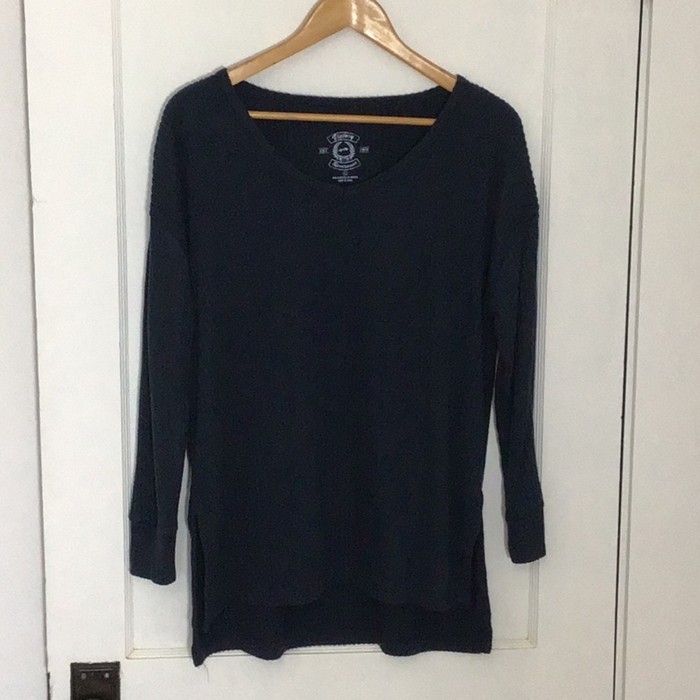 Victory Sportswear navy v-neck long sleeve shirt large